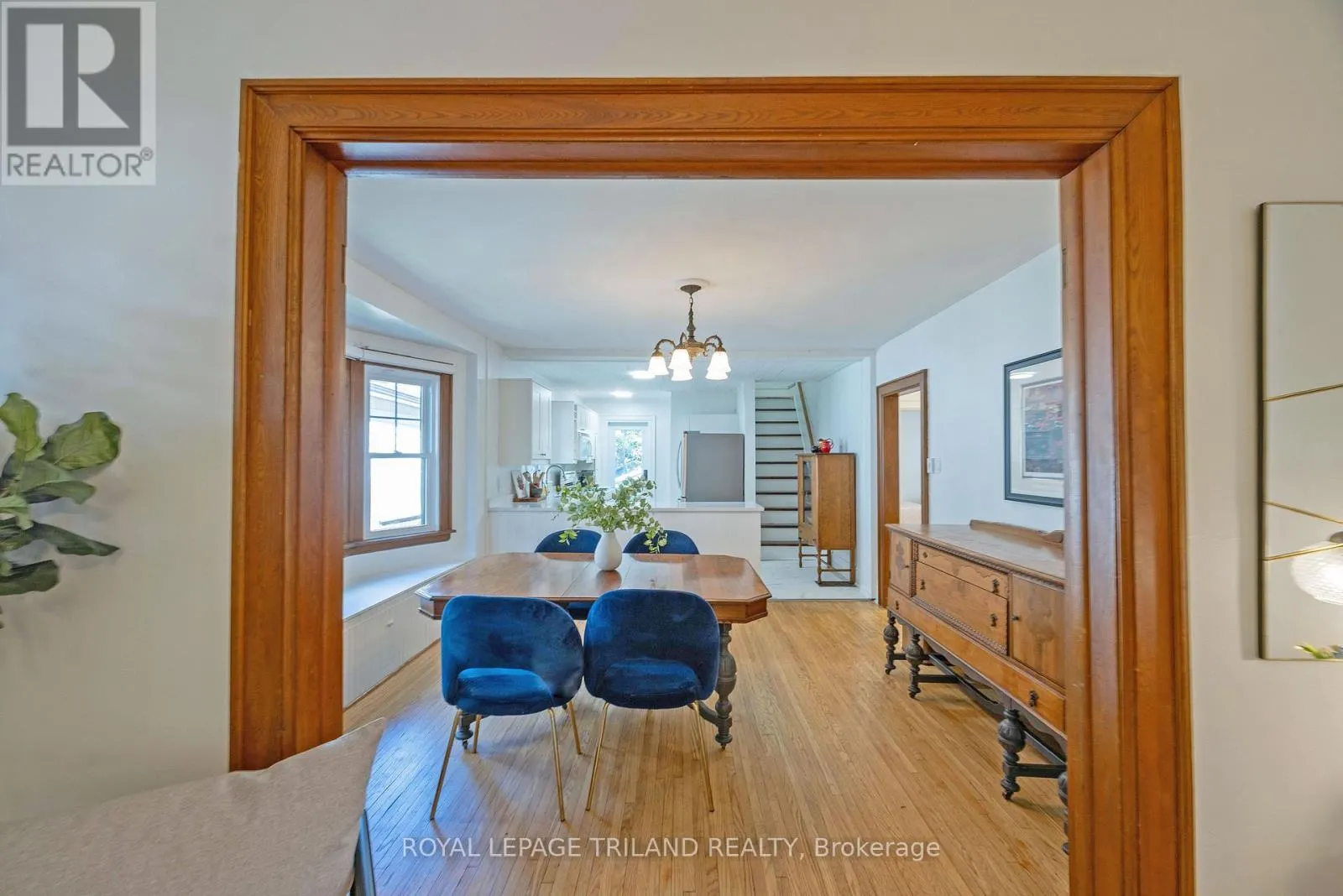 8 MCKENZIE AVENUE