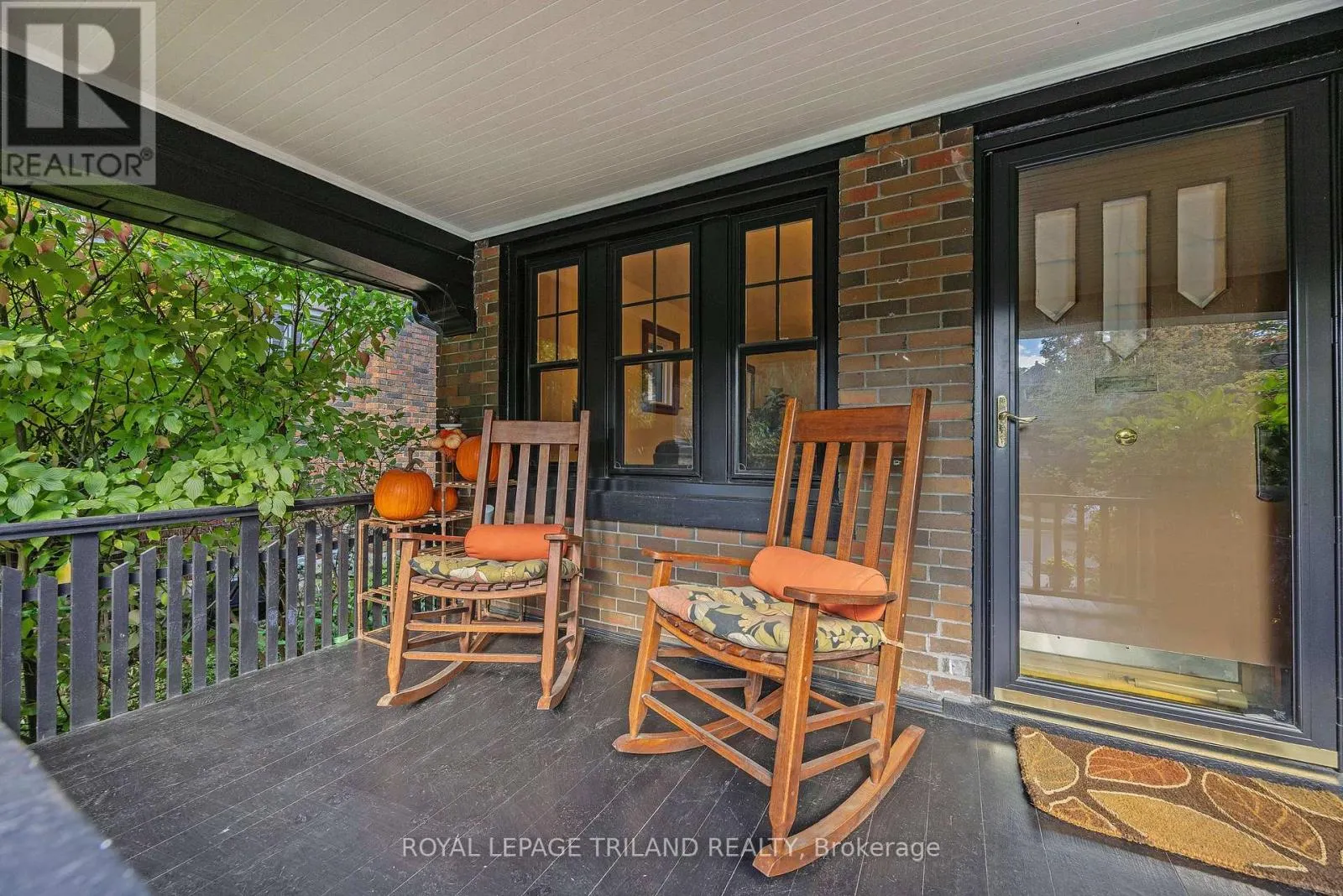 8 MCKENZIE AVENUE