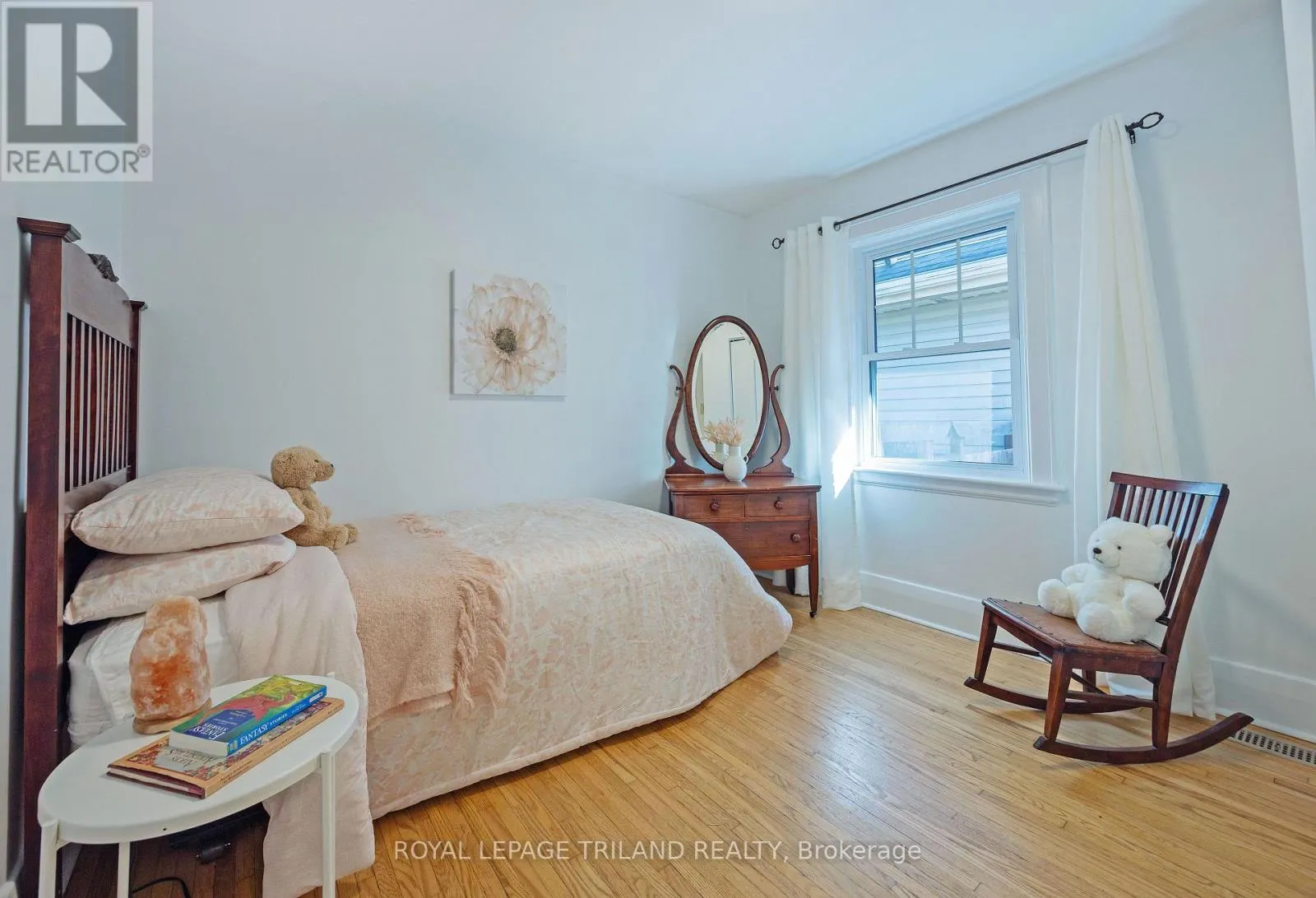 8 MCKENZIE AVENUE