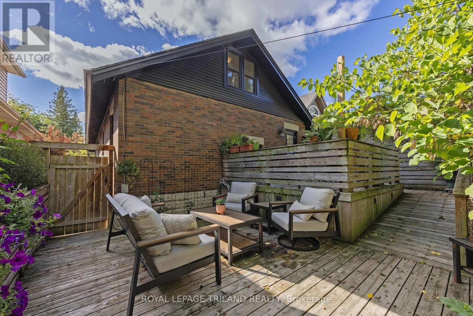 8 MCKENZIE AVENUE