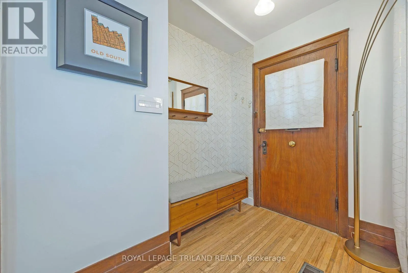8 MCKENZIE AVENUE