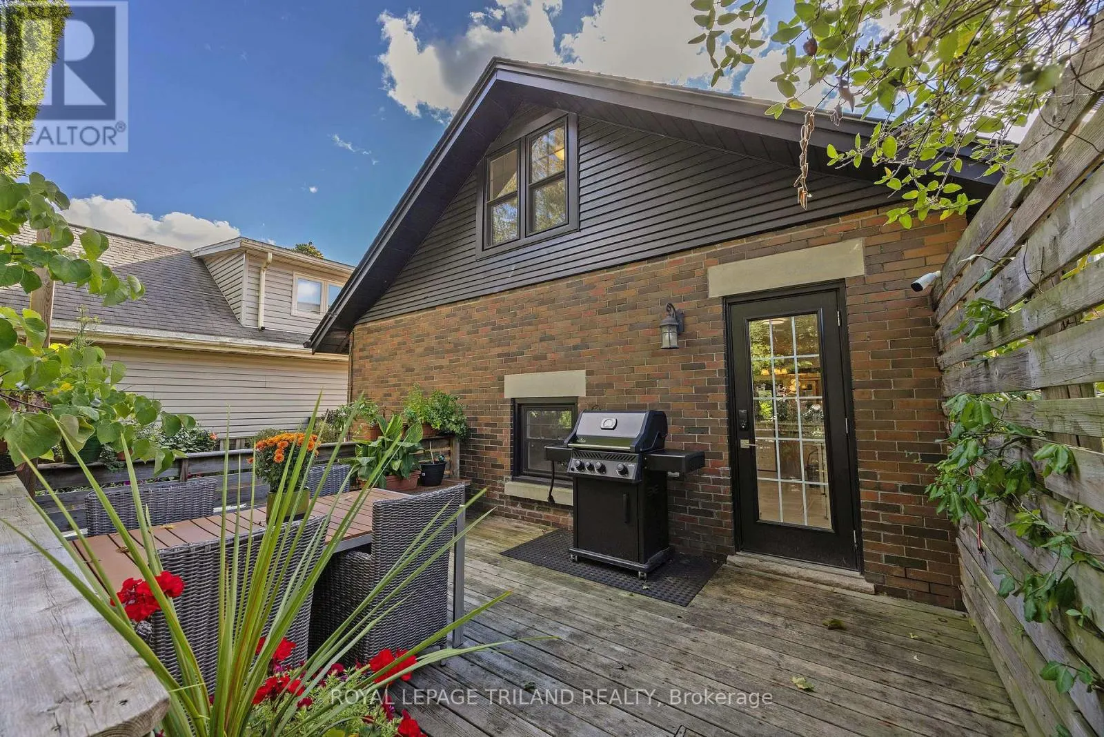 8 MCKENZIE AVENUE