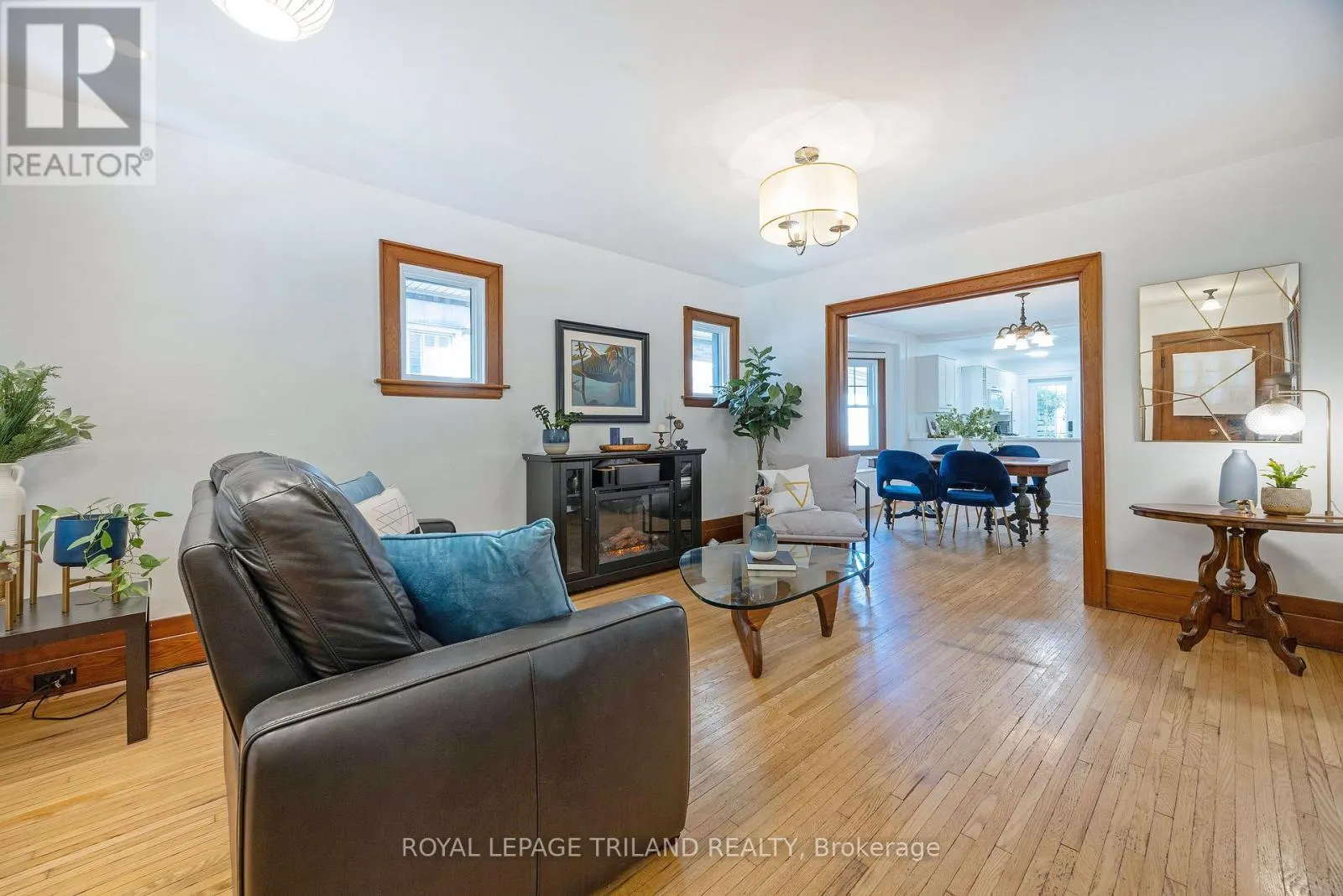 8 MCKENZIE AVENUE