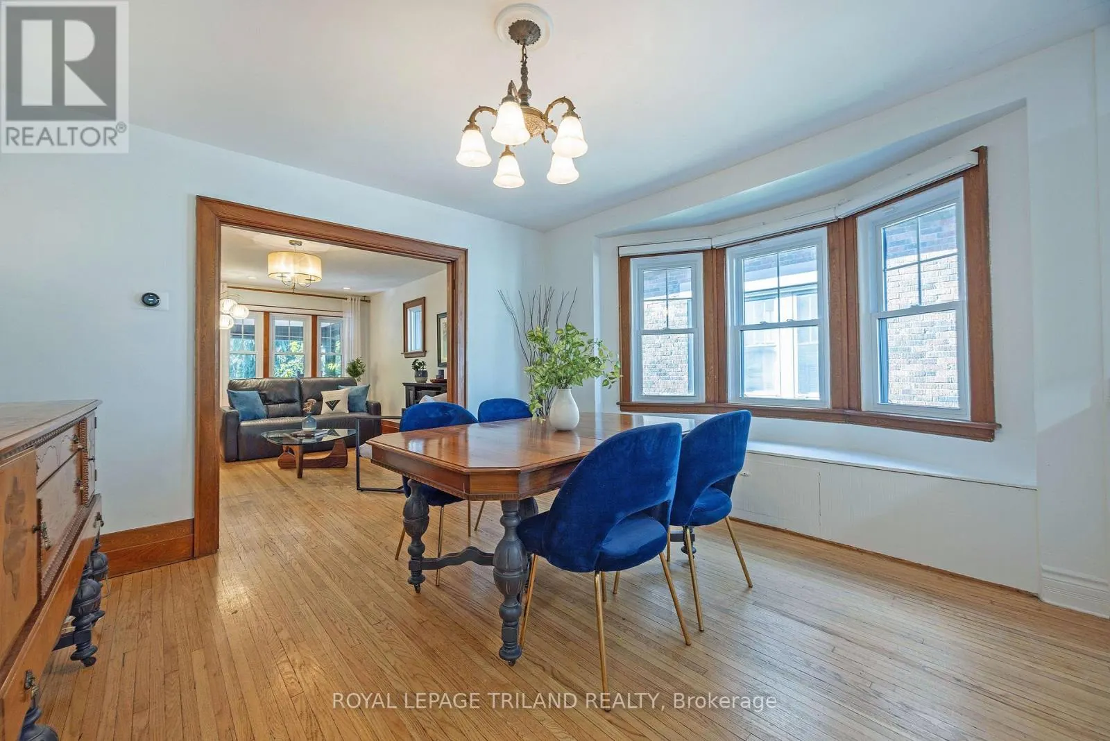 8 MCKENZIE AVENUE