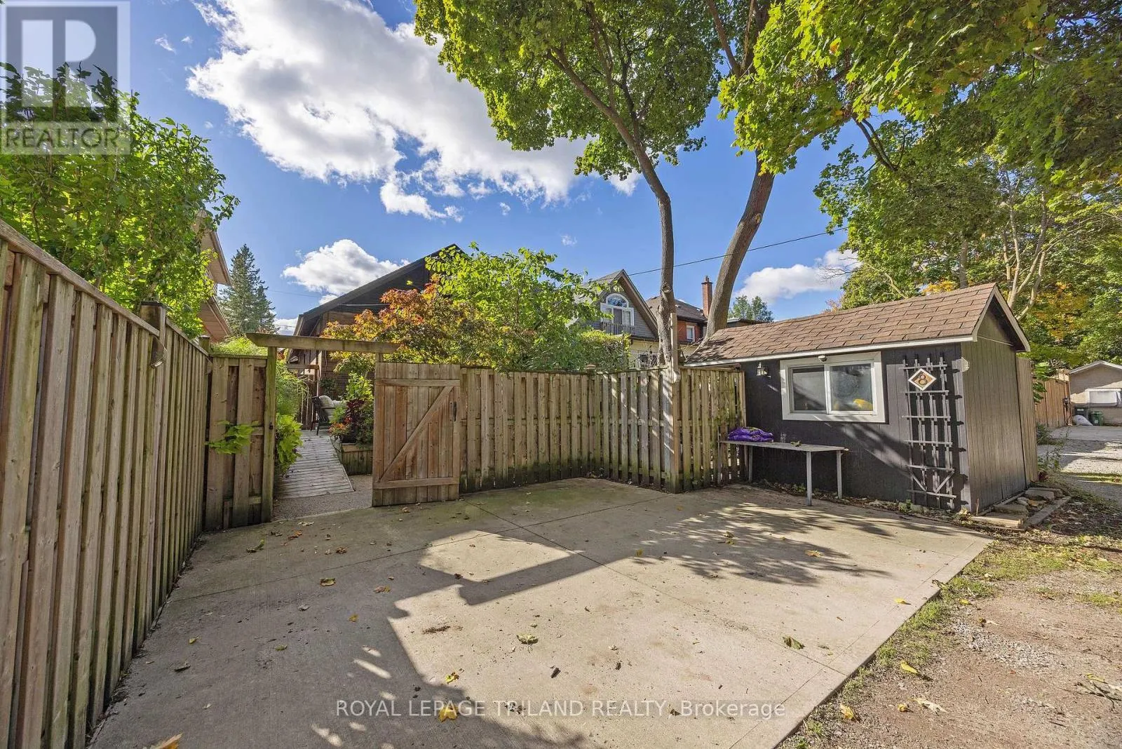 8 MCKENZIE AVENUE