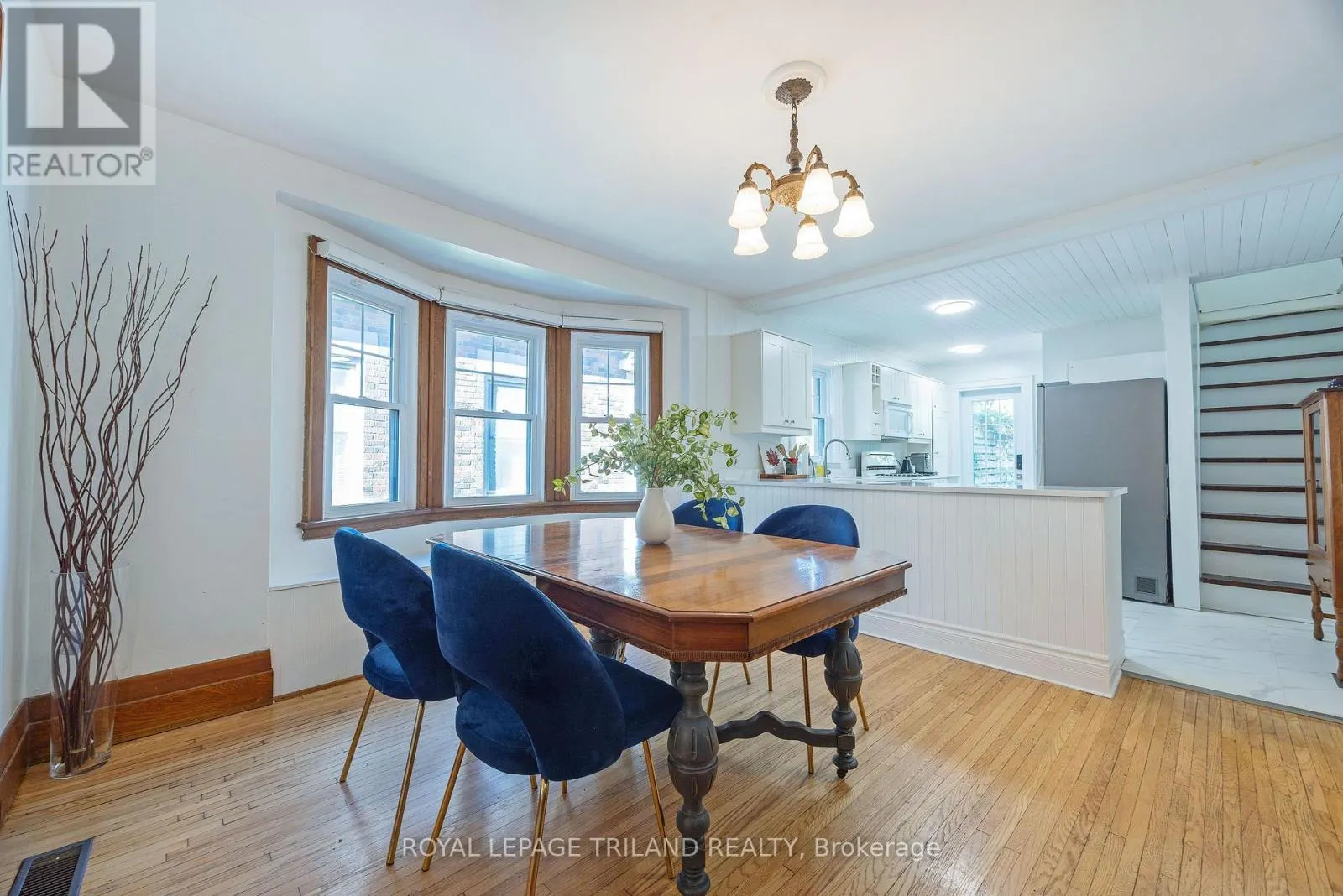 8 MCKENZIE AVENUE