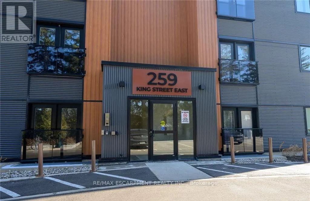 303 - 261 KING STREET E