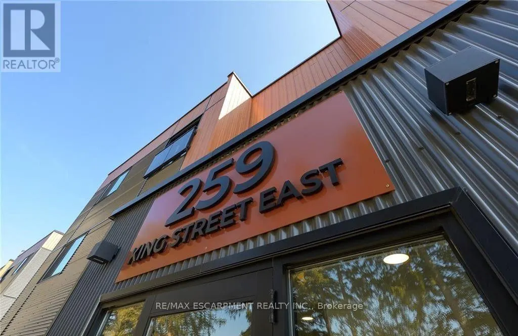 303 - 261 KING STREET E