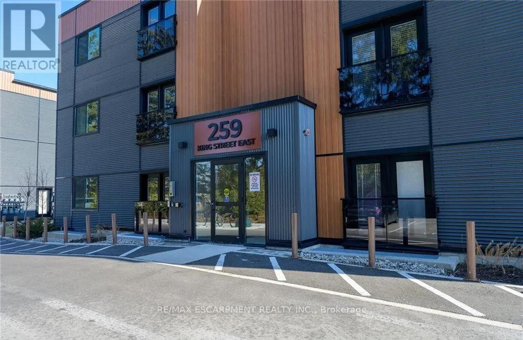 303 - 261 KING STREET E