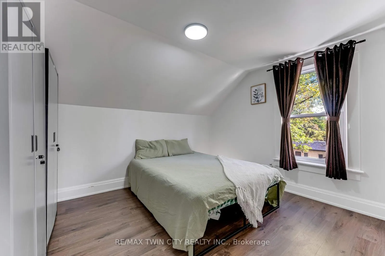 116 VICTORIA AVENUE