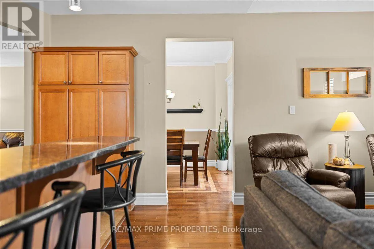 993 LINARIA WALK
