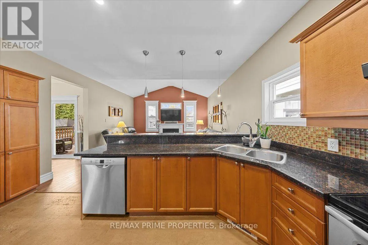 993 LINARIA WALK