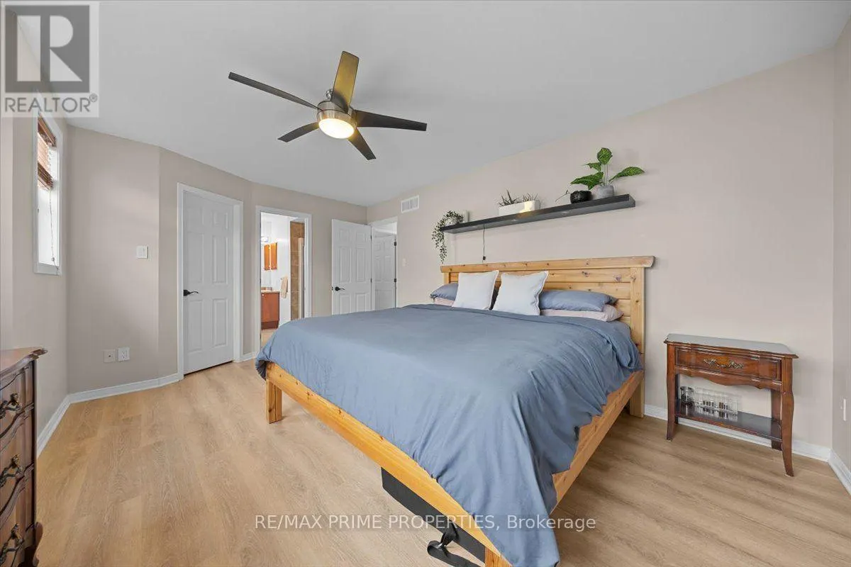 993 LINARIA WALK