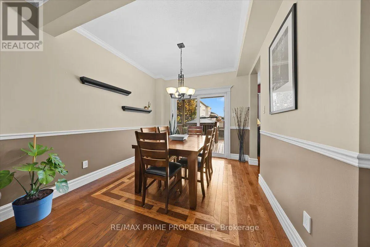 993 LINARIA WALK