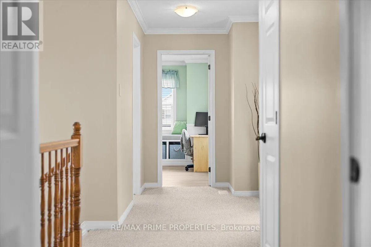 993 LINARIA WALK