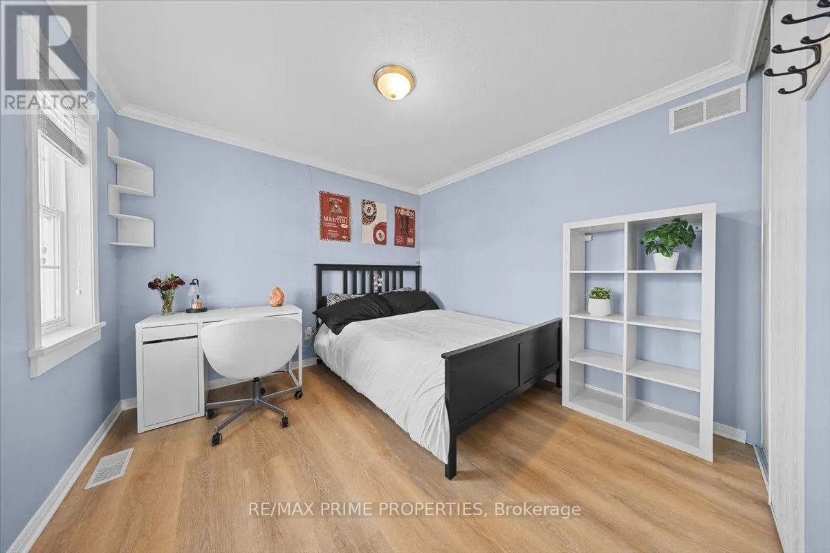 993 LINARIA WALK