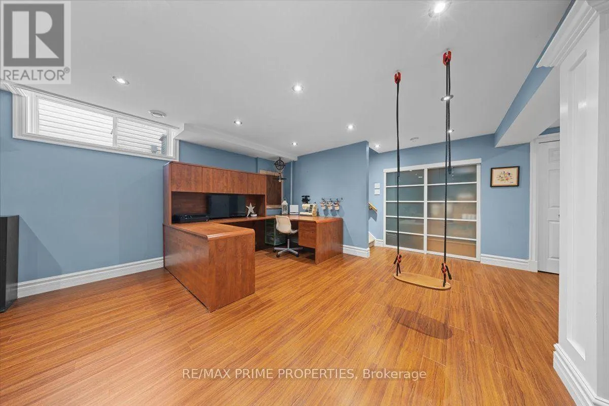 993 LINARIA WALK