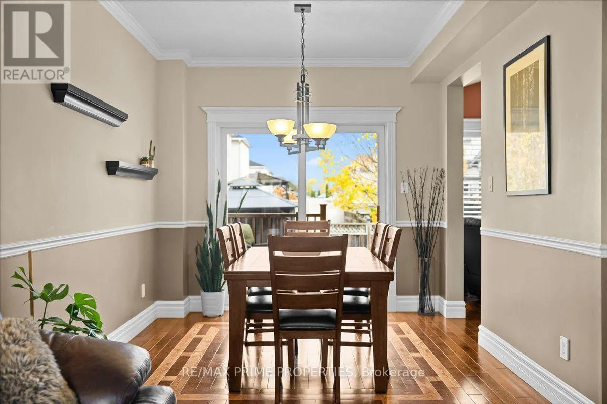 993 LINARIA WALK