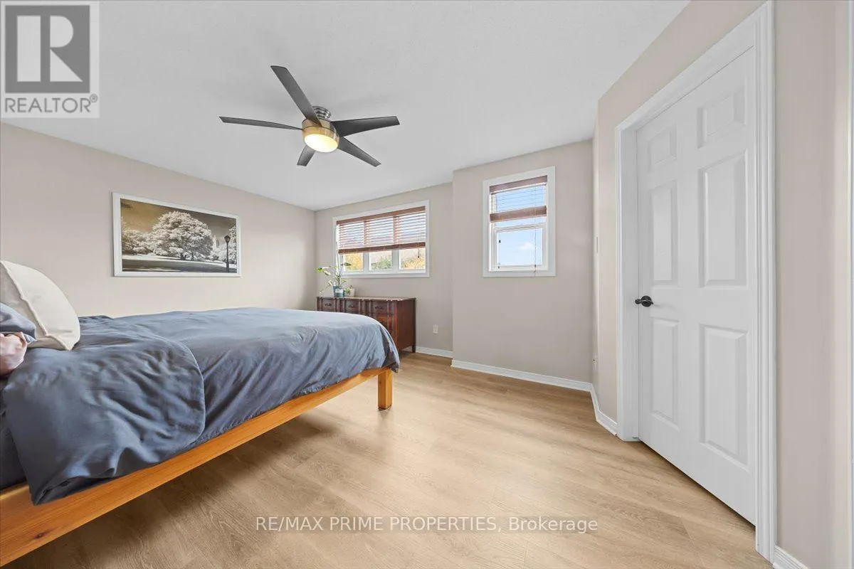 993 LINARIA WALK