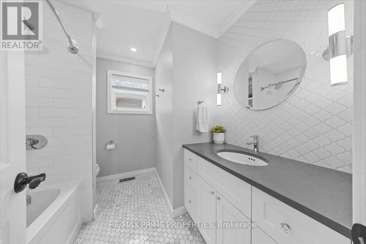 993 LINARIA WALK