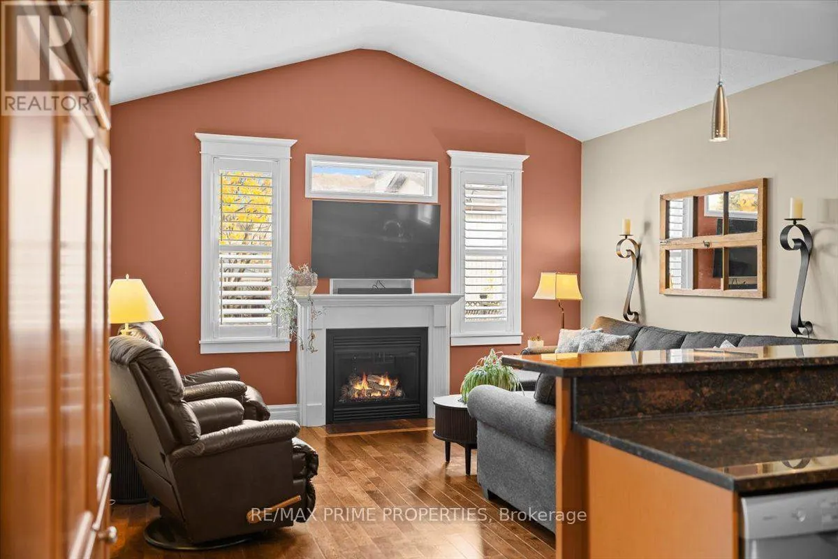 993 LINARIA WALK