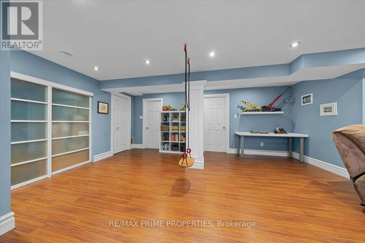 993 LINARIA WALK