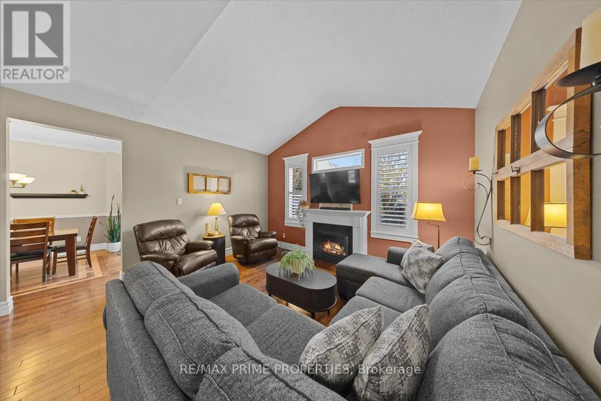 993 LINARIA WALK