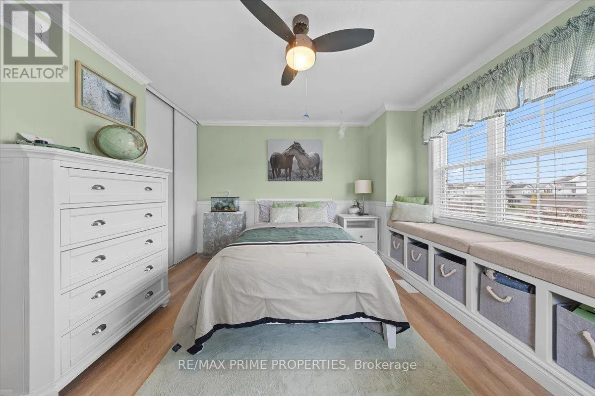 993 LINARIA WALK