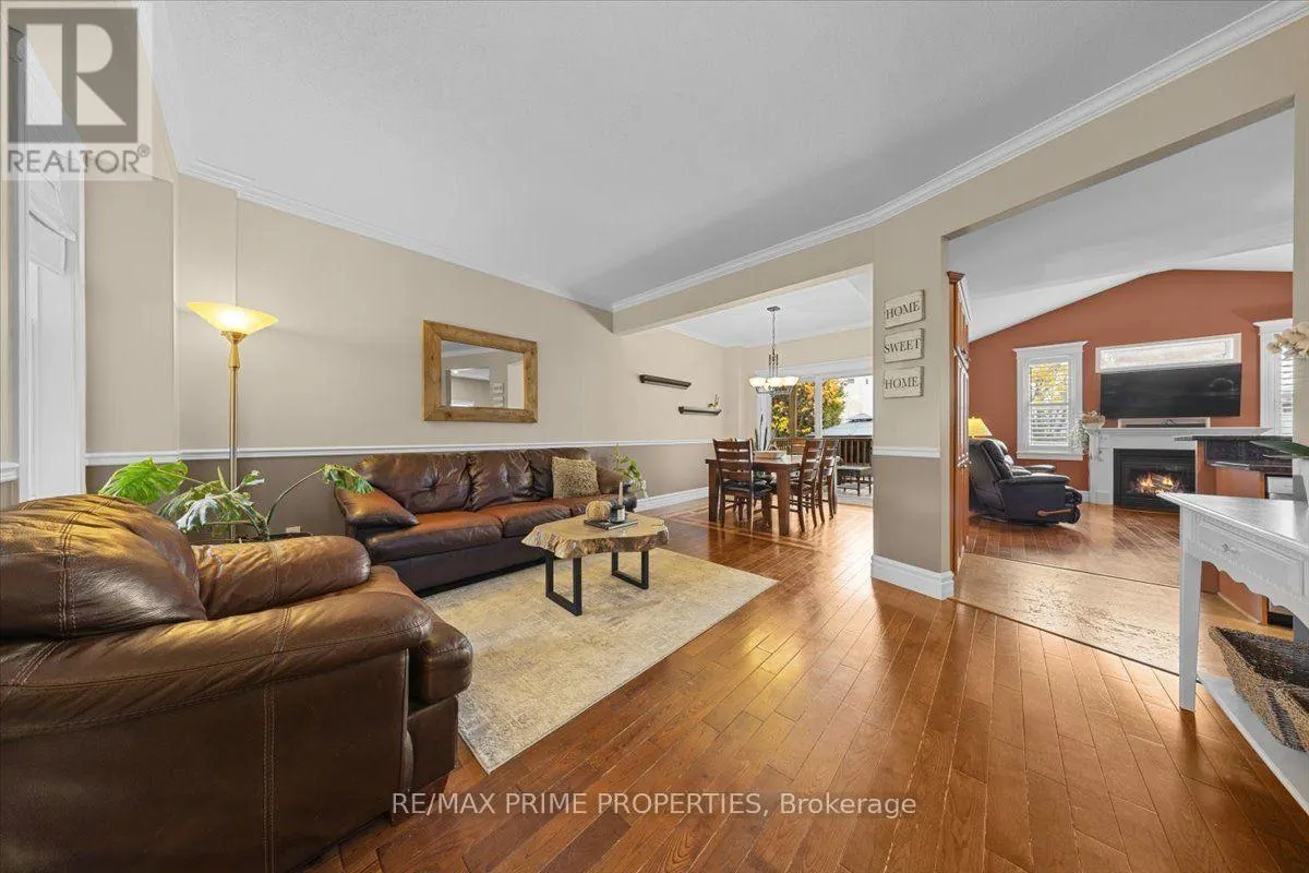 993 LINARIA WALK
