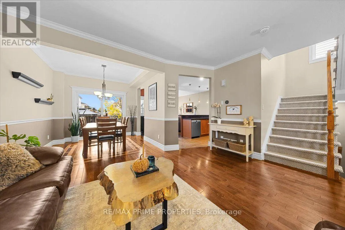 993 LINARIA WALK