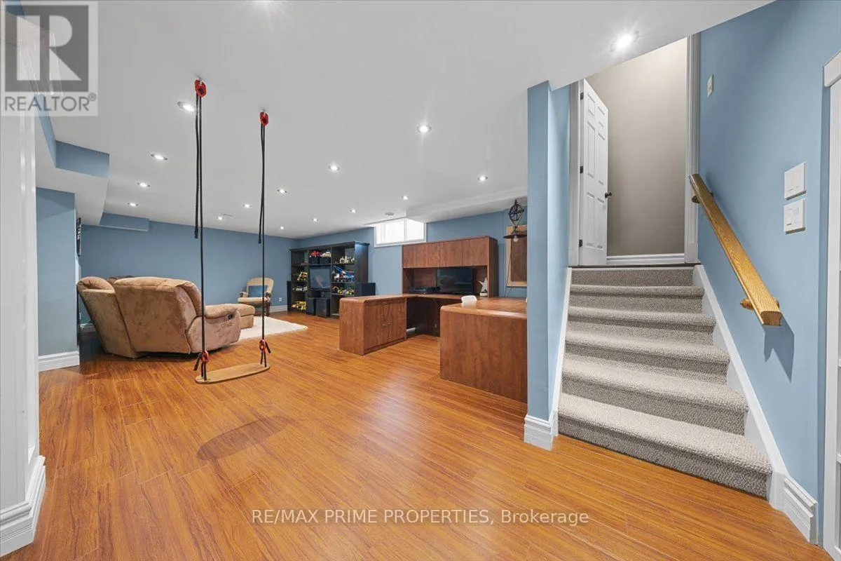 993 LINARIA WALK