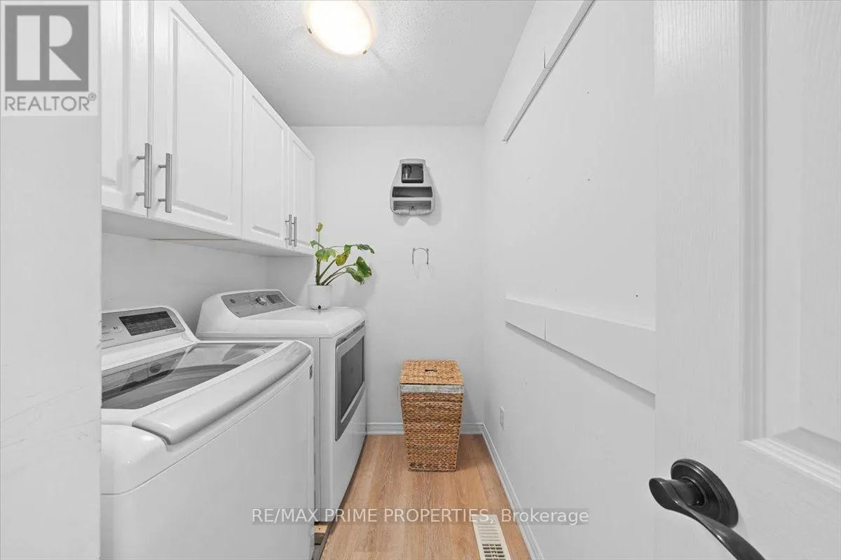 993 LINARIA WALK