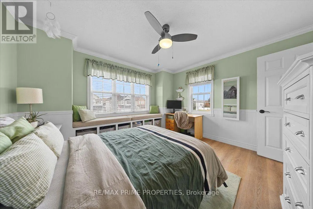 993 LINARIA WALK