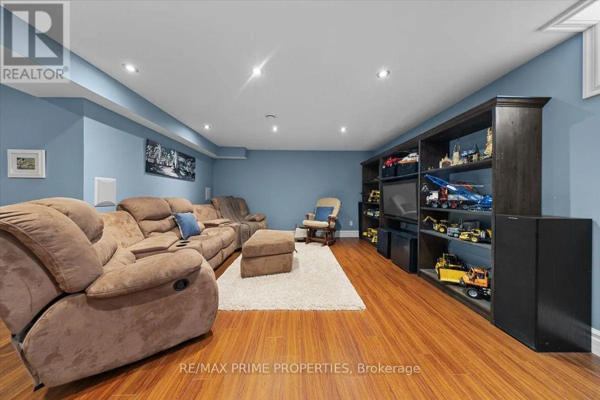 993 LINARIA WALK