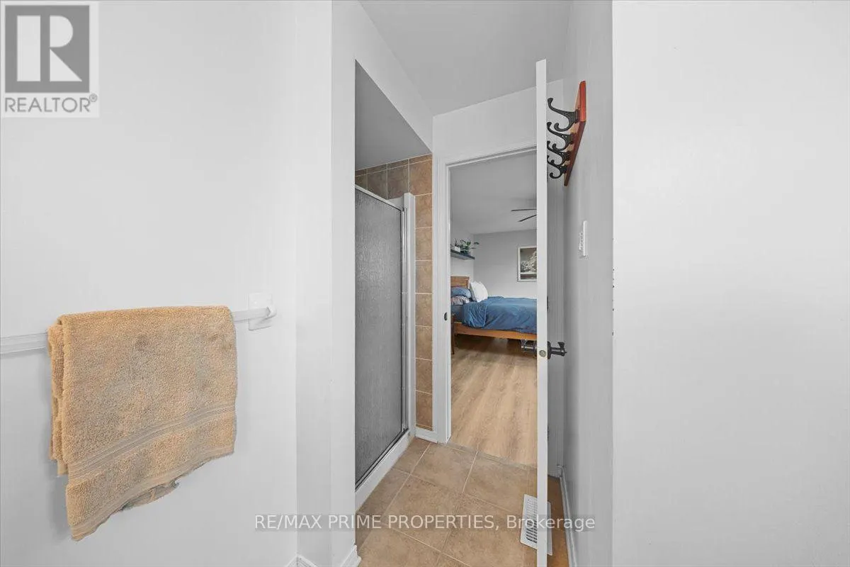 993 LINARIA WALK