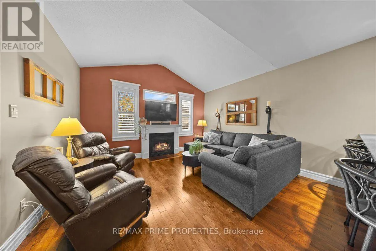 993 LINARIA WALK