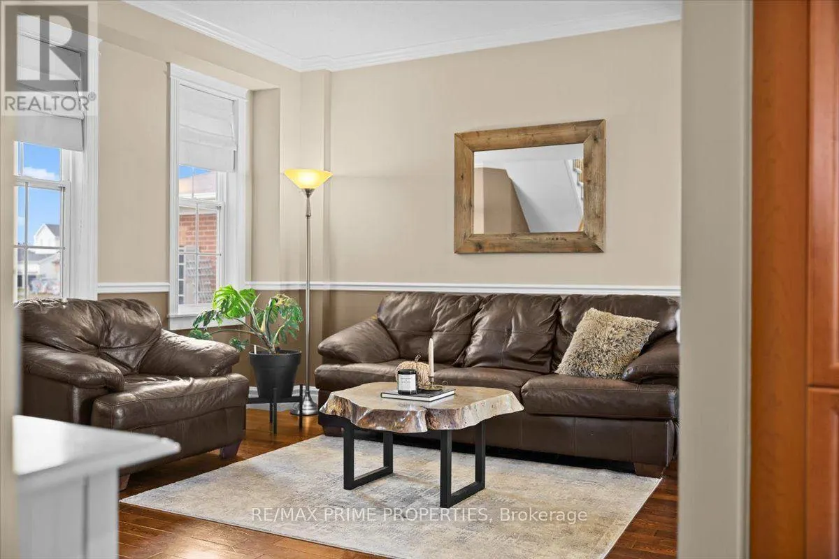 993 LINARIA WALK