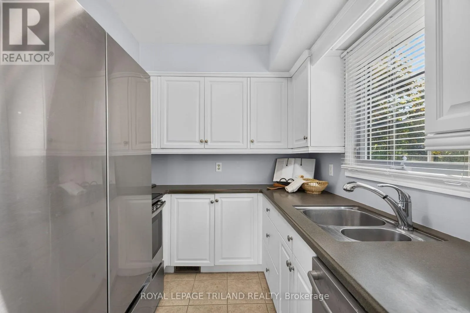 29 LUTON CRESCENT