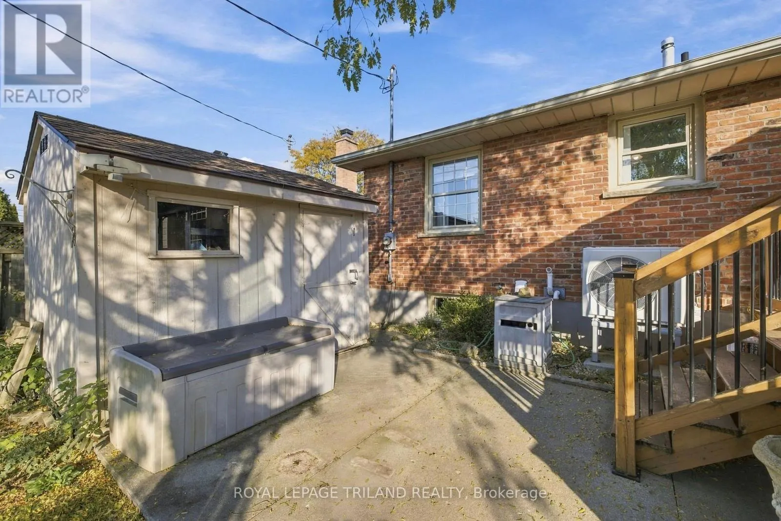 29 LUTON CRESCENT