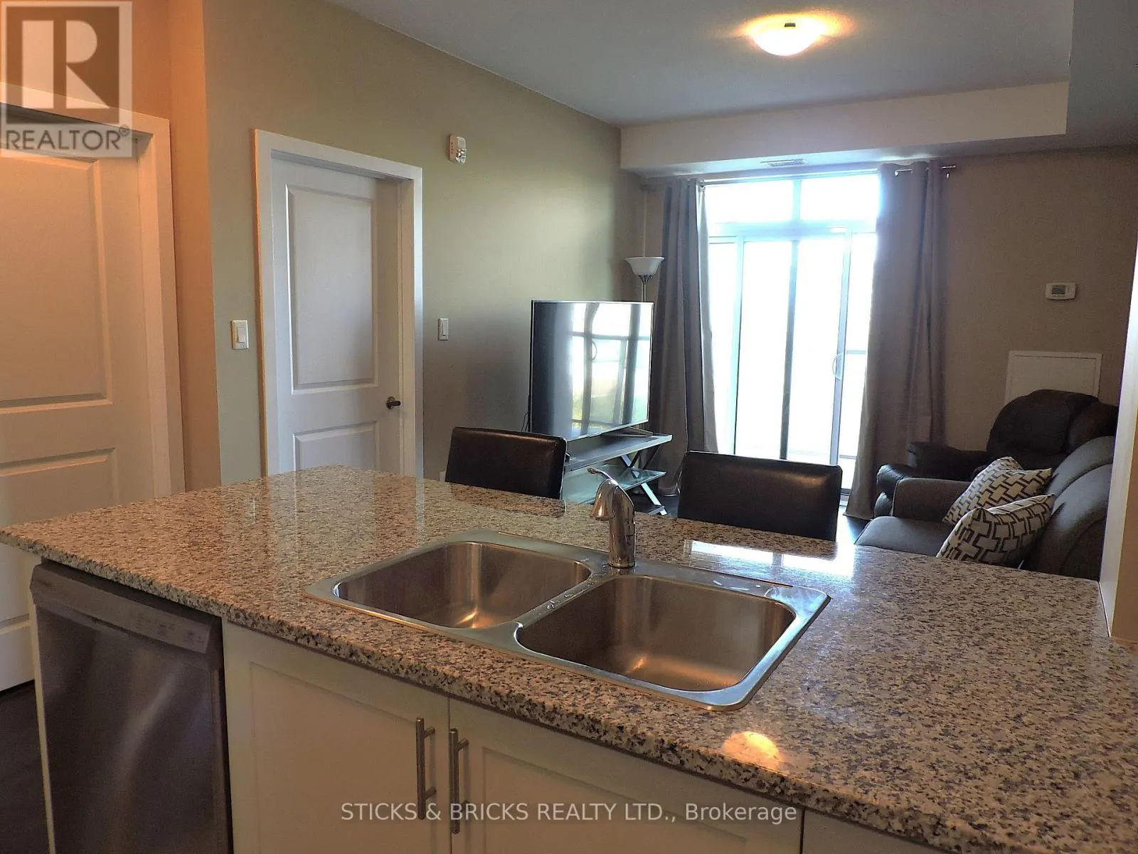 518 - 125 SHOREVIEW PLACE #518