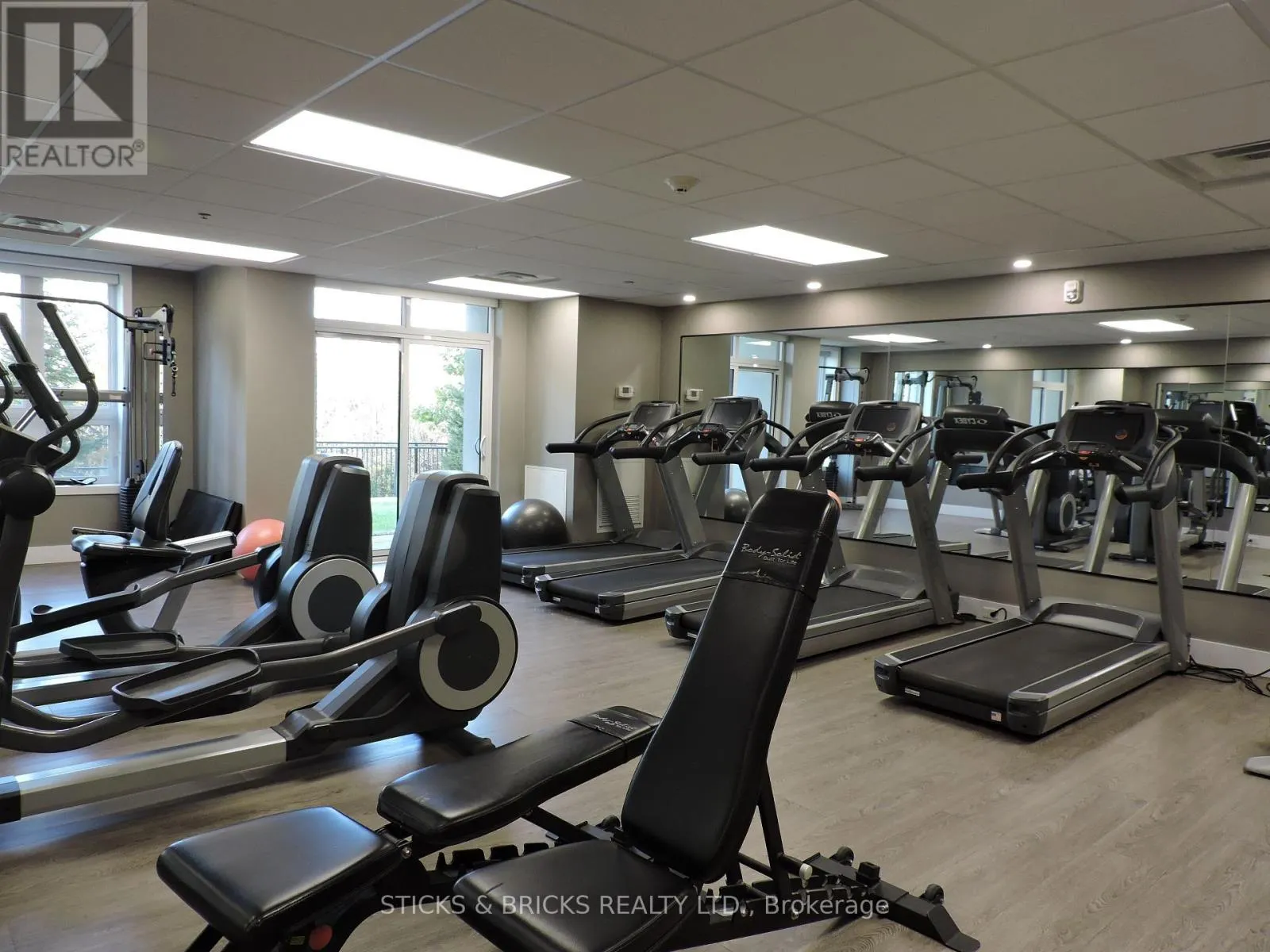 518 - 125 SHOREVIEW PLACE #518
