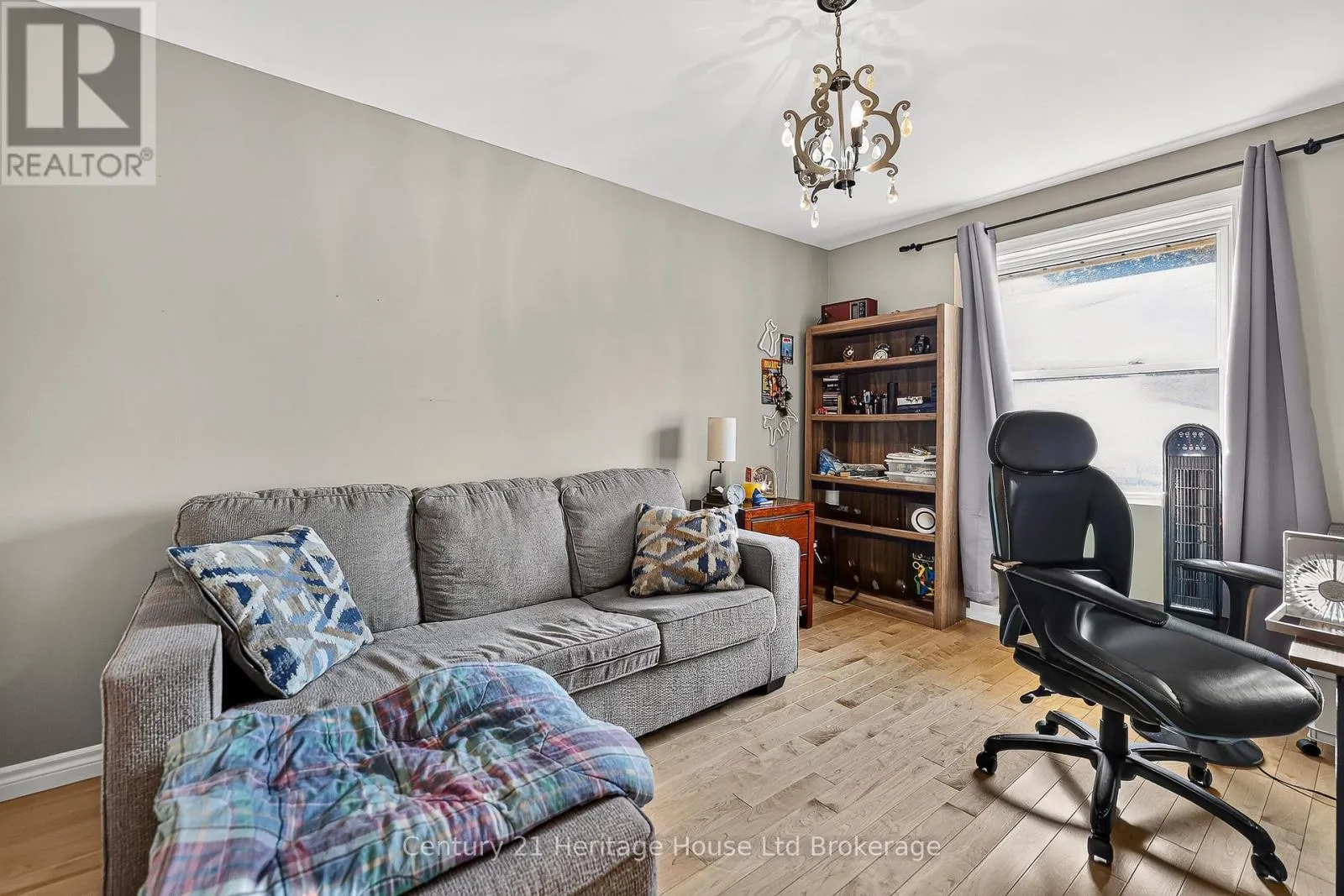 1079 PEARSON DRIVE