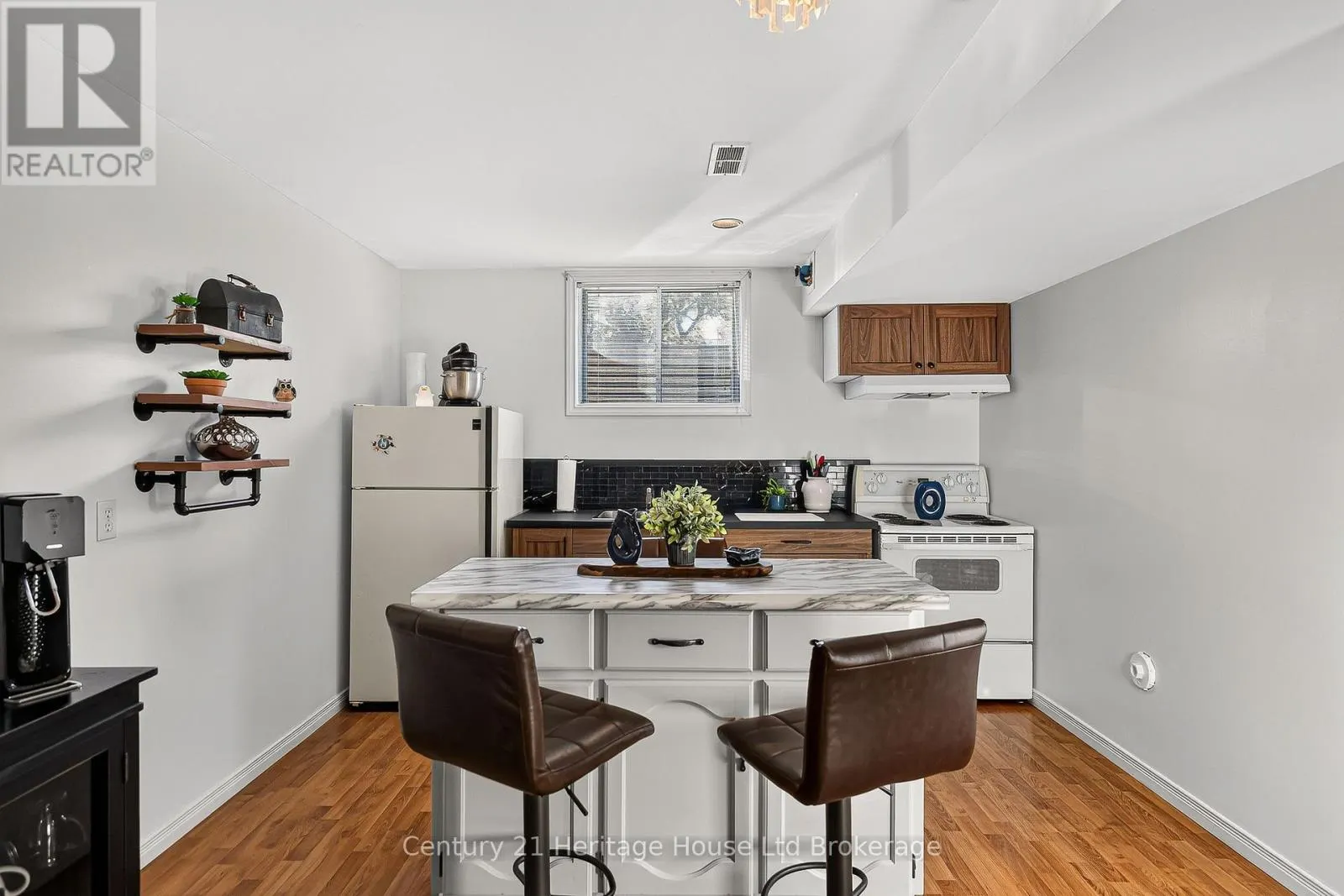 1079 PEARSON DRIVE