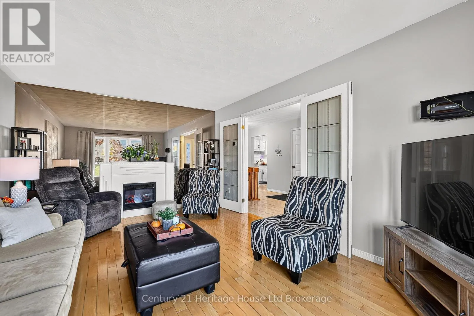 1079 PEARSON DRIVE