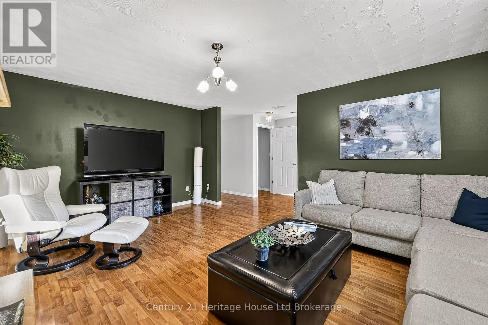 1079 PEARSON DRIVE