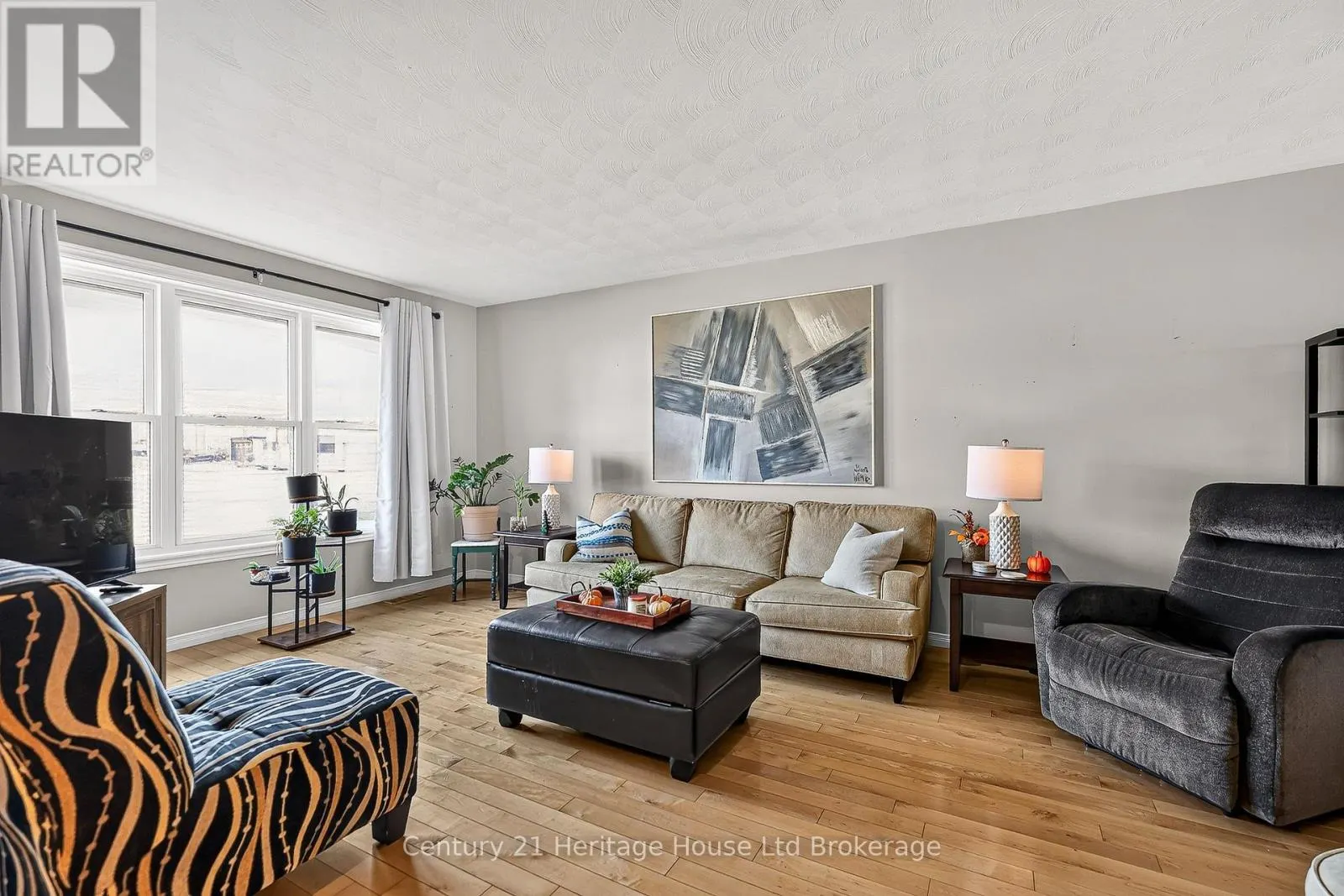 1079 PEARSON DRIVE