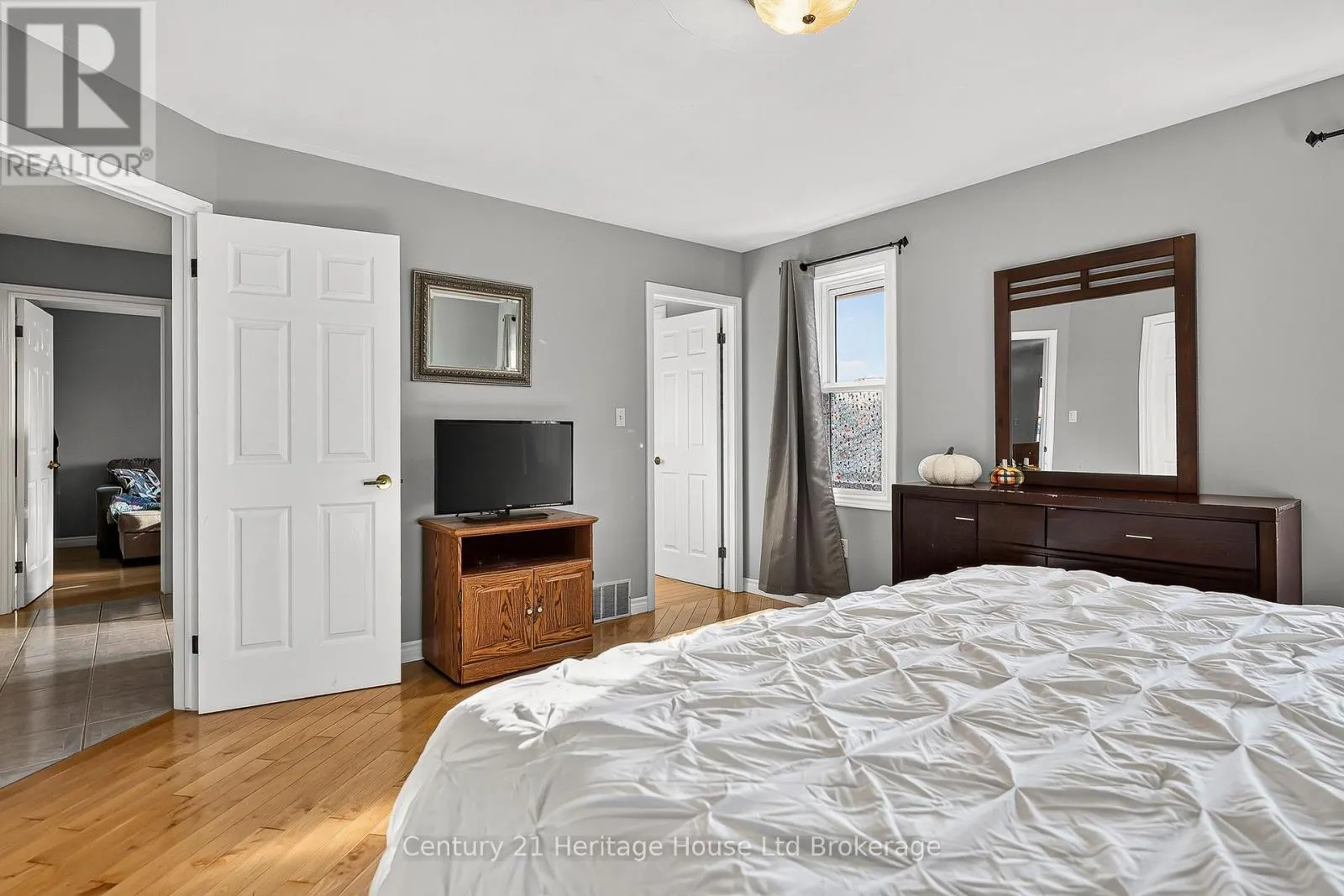 1079 PEARSON DRIVE
