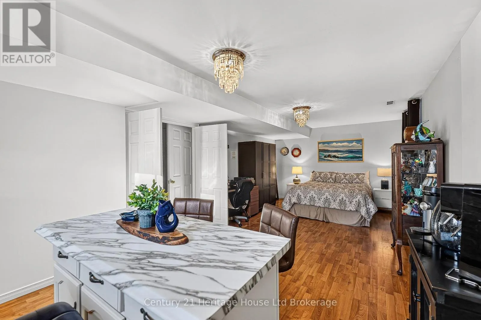 1079 PEARSON DRIVE