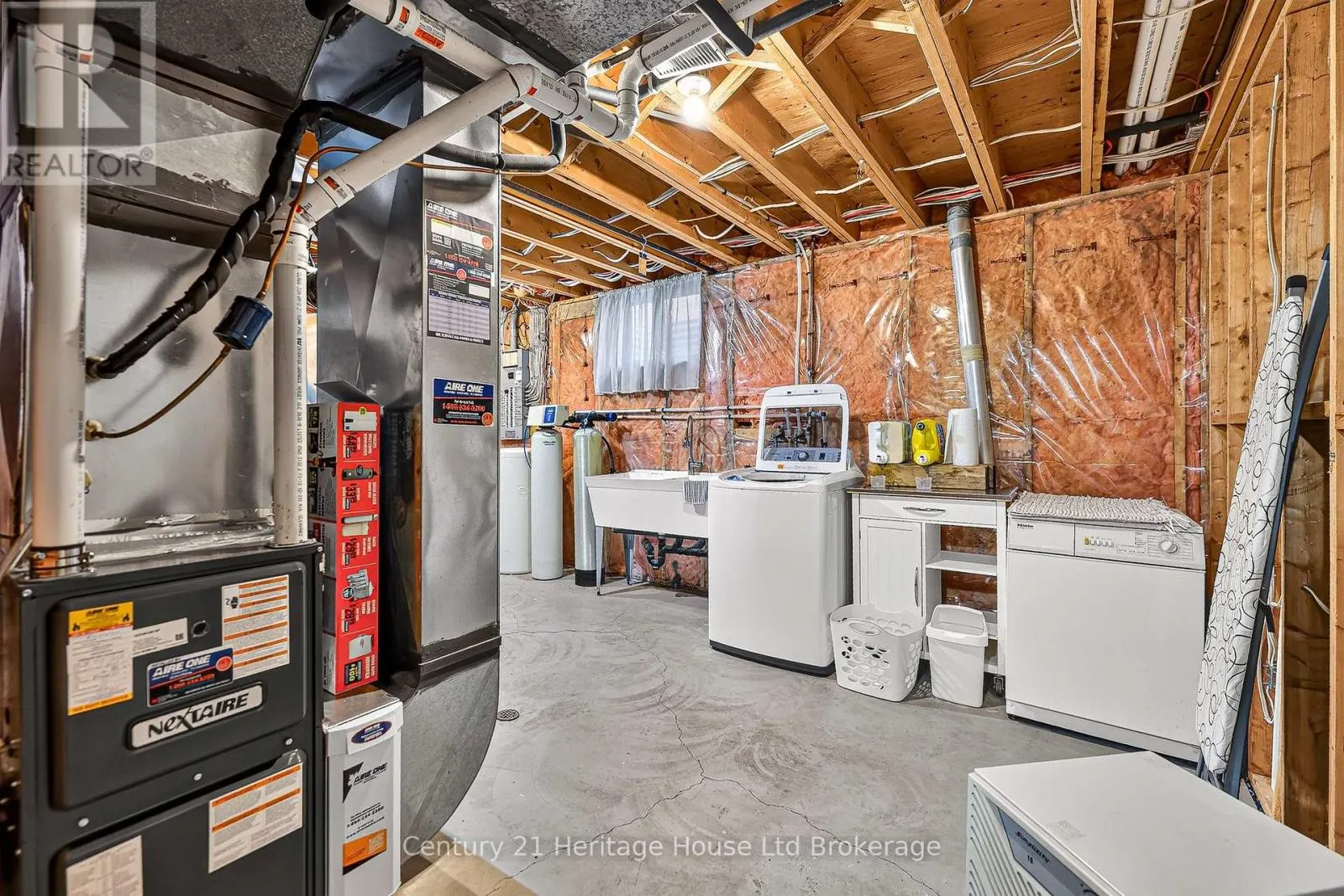 1079 PEARSON DRIVE