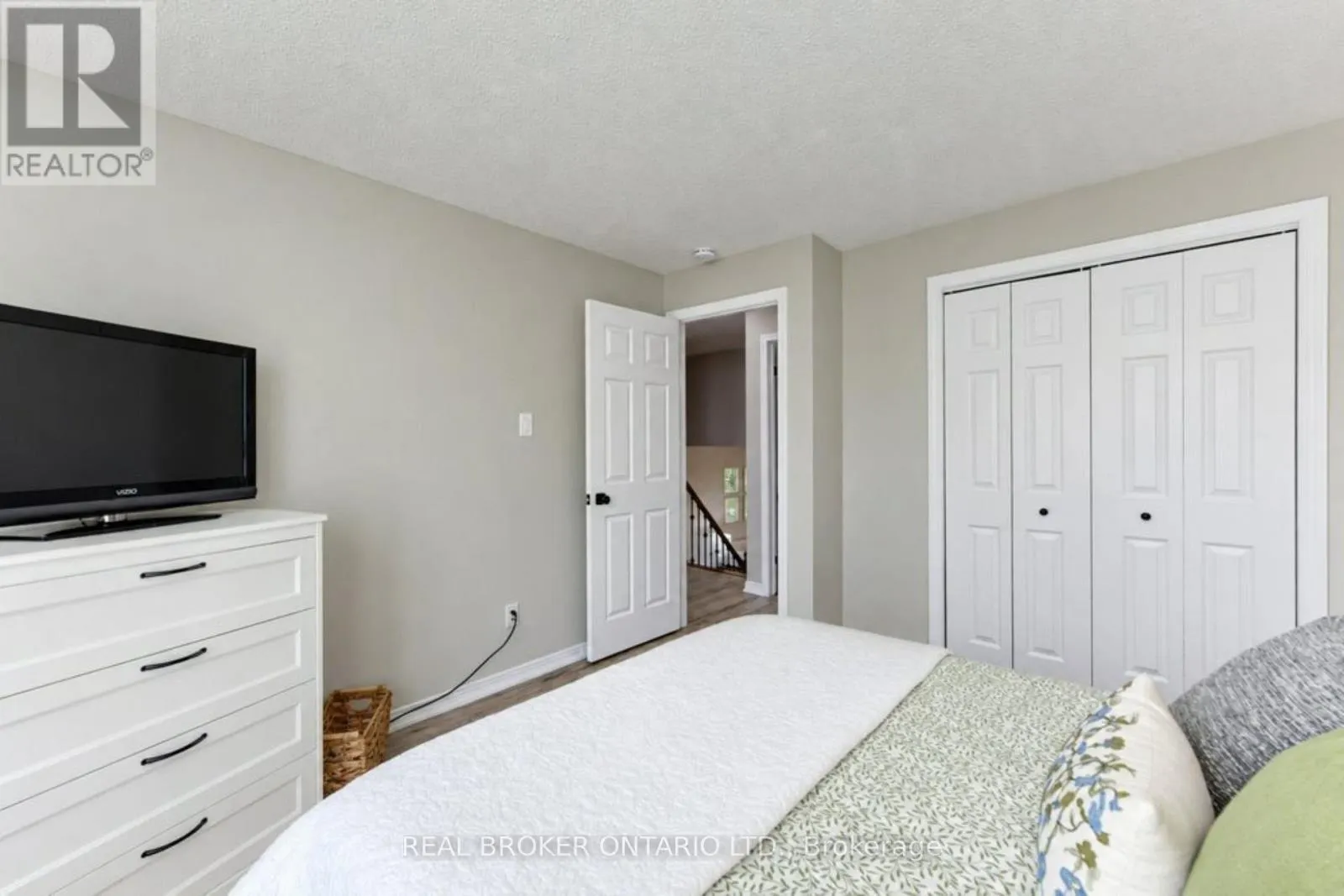 10 - 375 HOLIDAY INN DRIVE